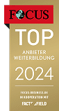 Goldene Plakette mit der Aufschrift Focus Top Anbieter Weiterbildung 2024 und dem Focus Business-Logo sowie einem Weltkugel-Symbol im oberen Bereich.